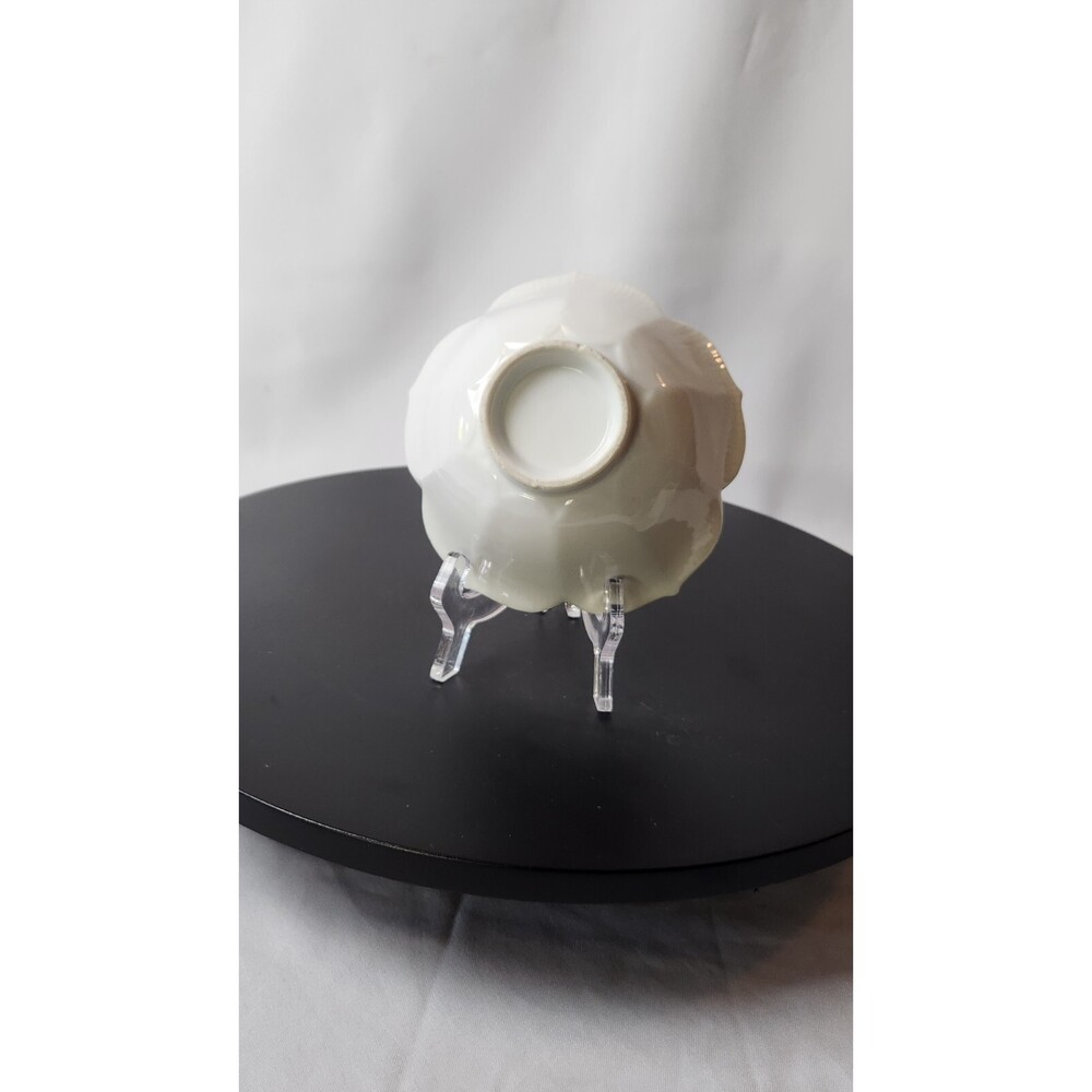 Lotus Flower Bowl White Porcelain Vintage - Picture 3 of 4
